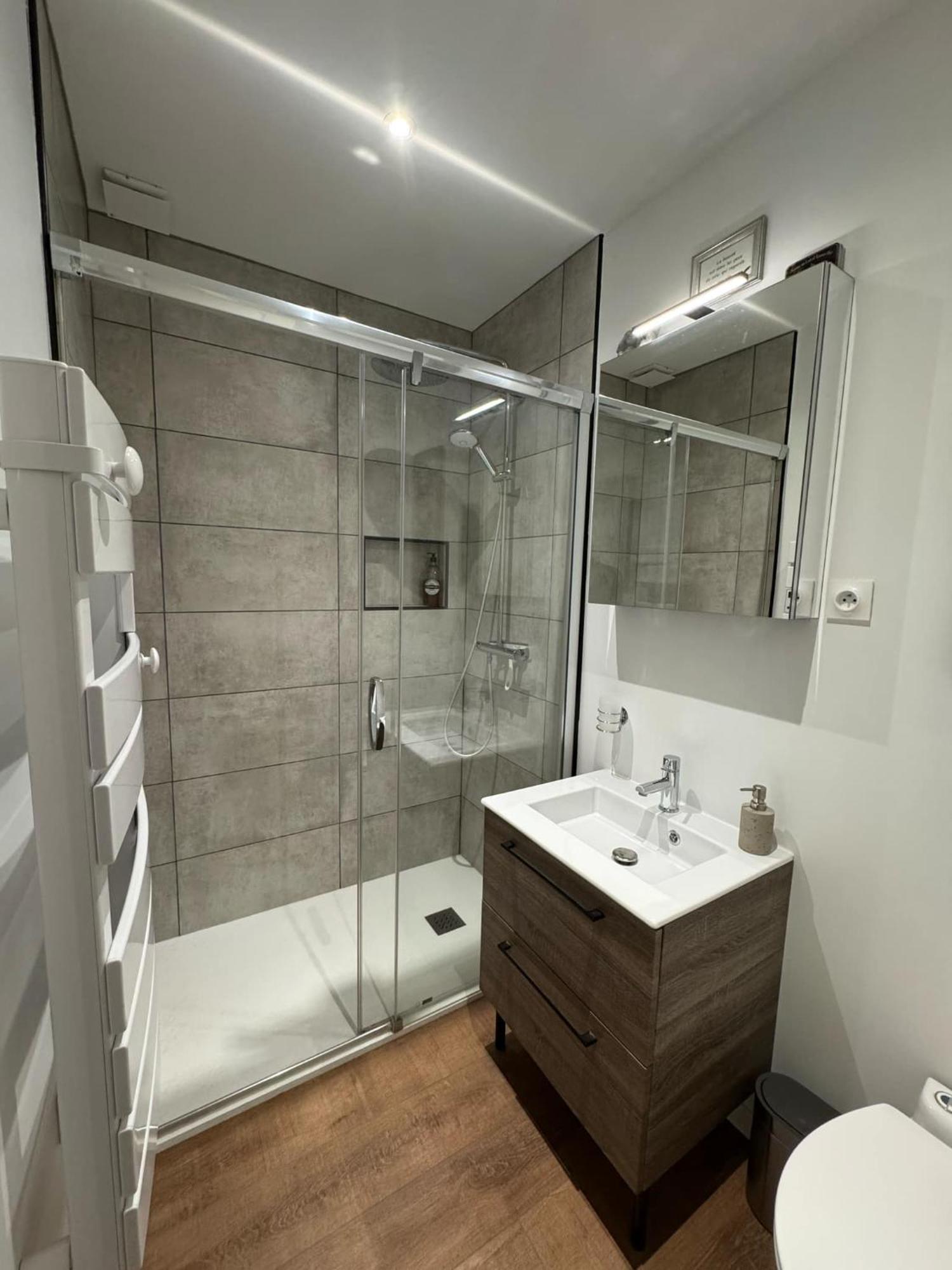 Chez Christian Et Valerie Apartment Rocbaron Luaran gambar